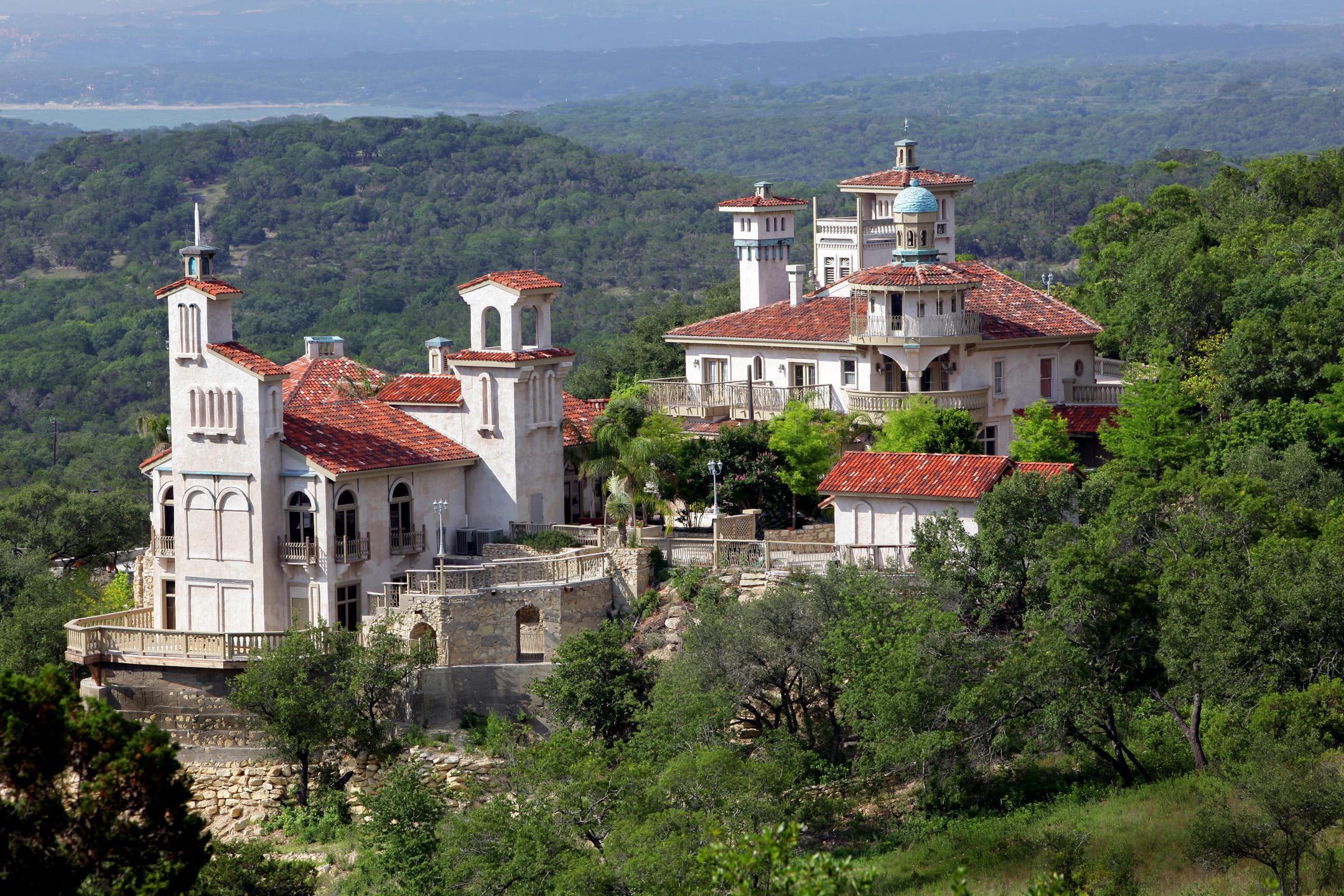 Villa Antonia, overlooking the beautiful Texas Hill Country and Lake Travis