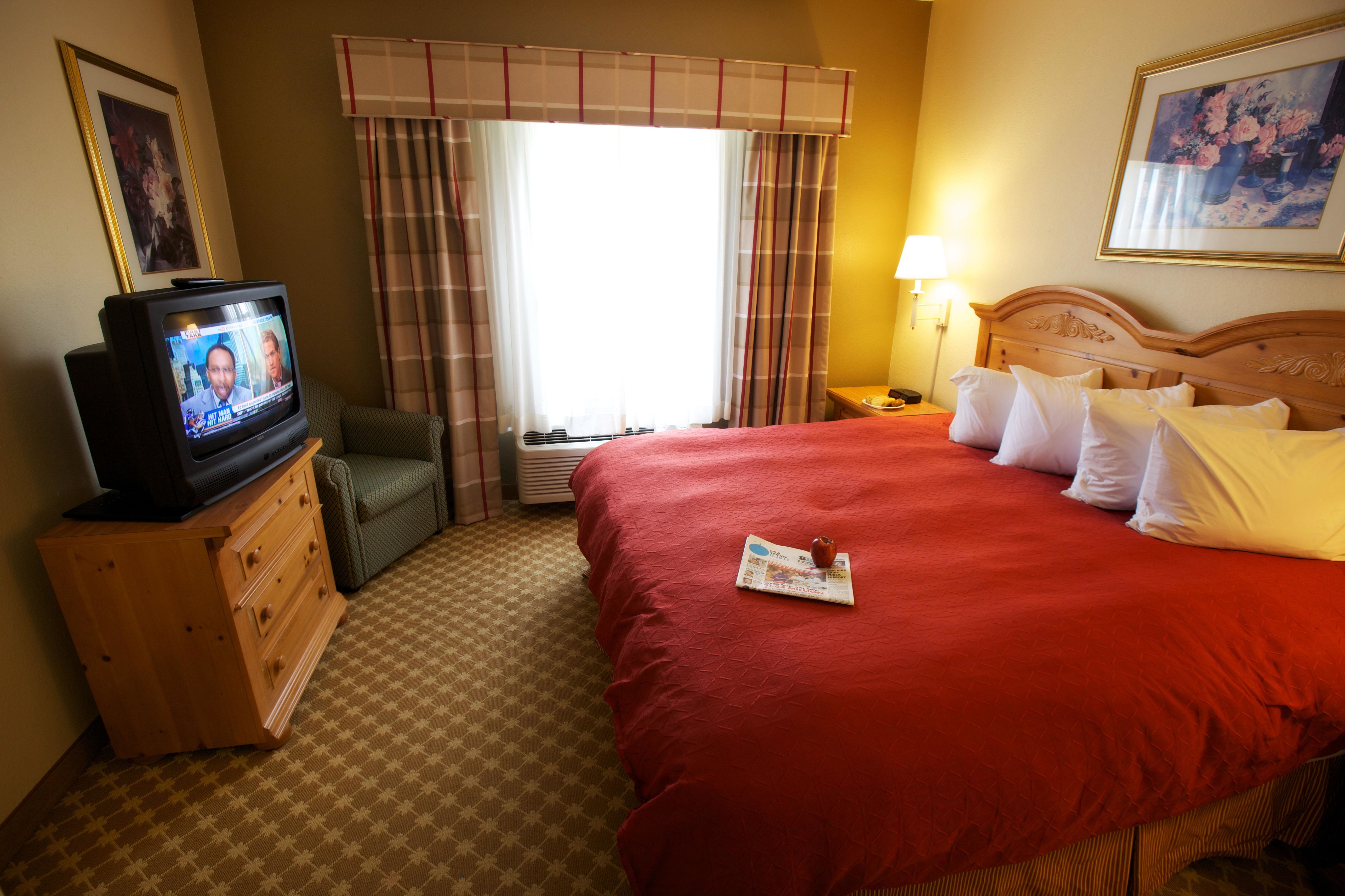 Two-room suite with 1 king bed in the bedroom