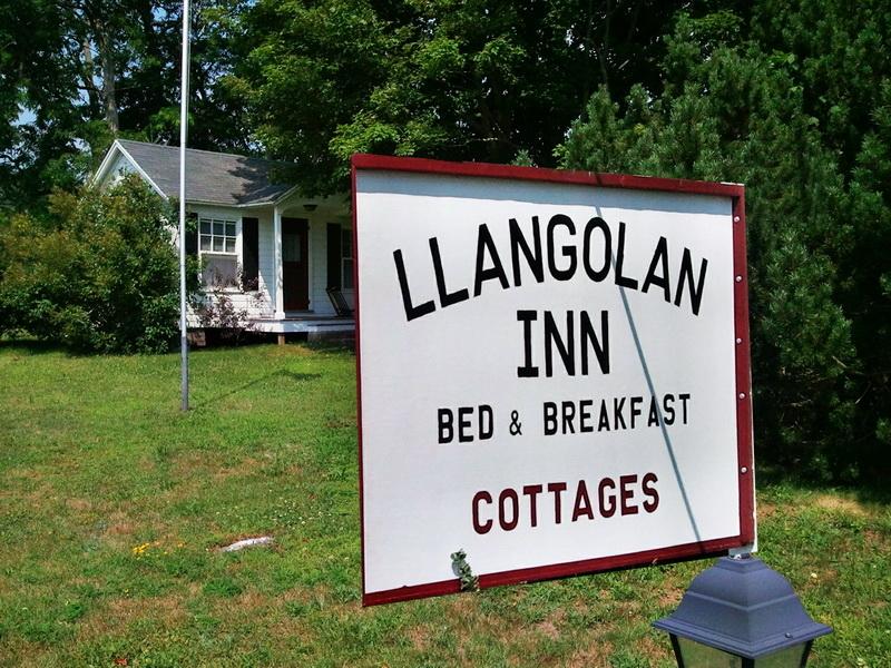 Llangolan Inn & Cottages