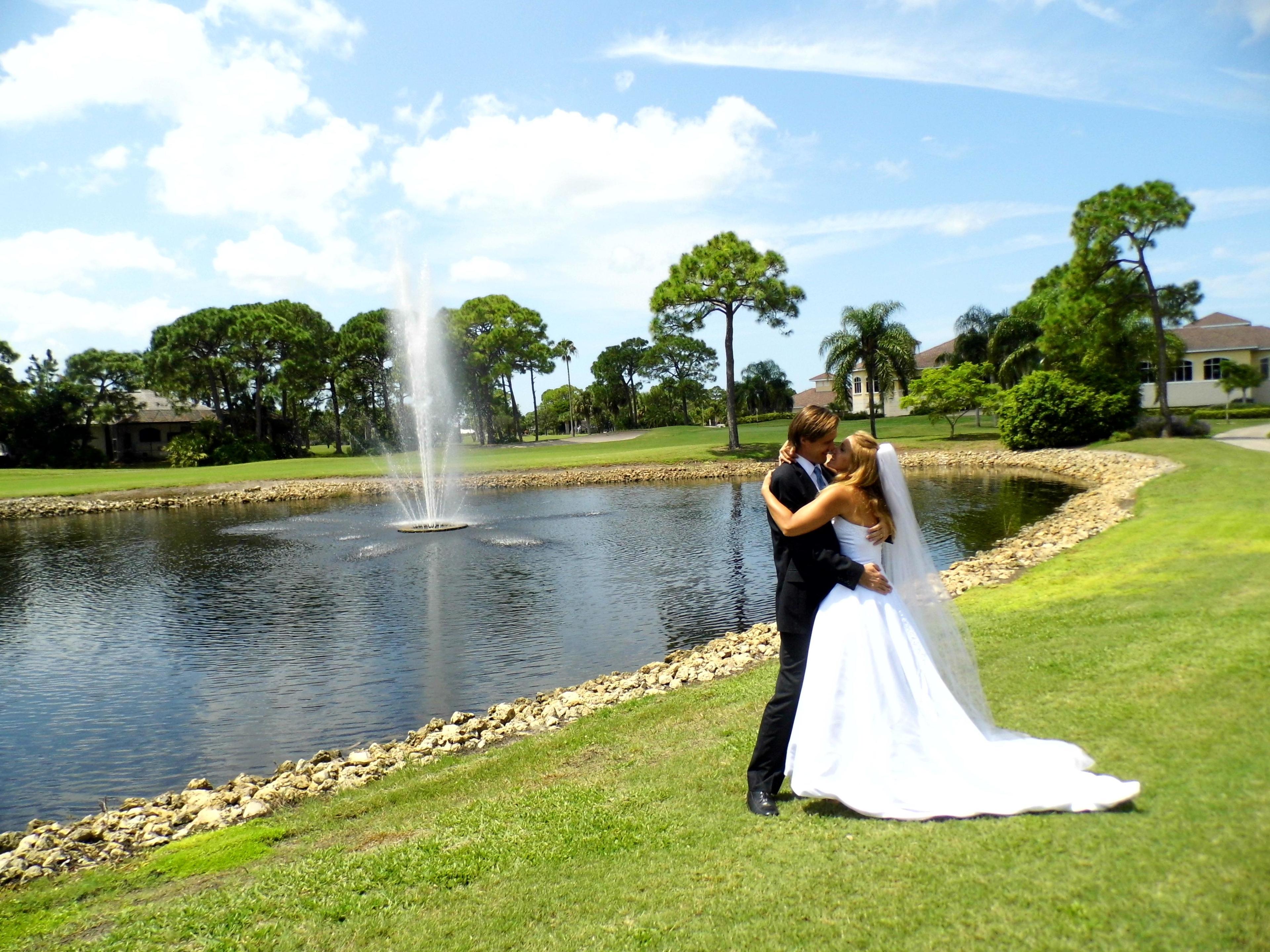 Spanish Wells Golf & Country Club offers an ideal location for weddings.