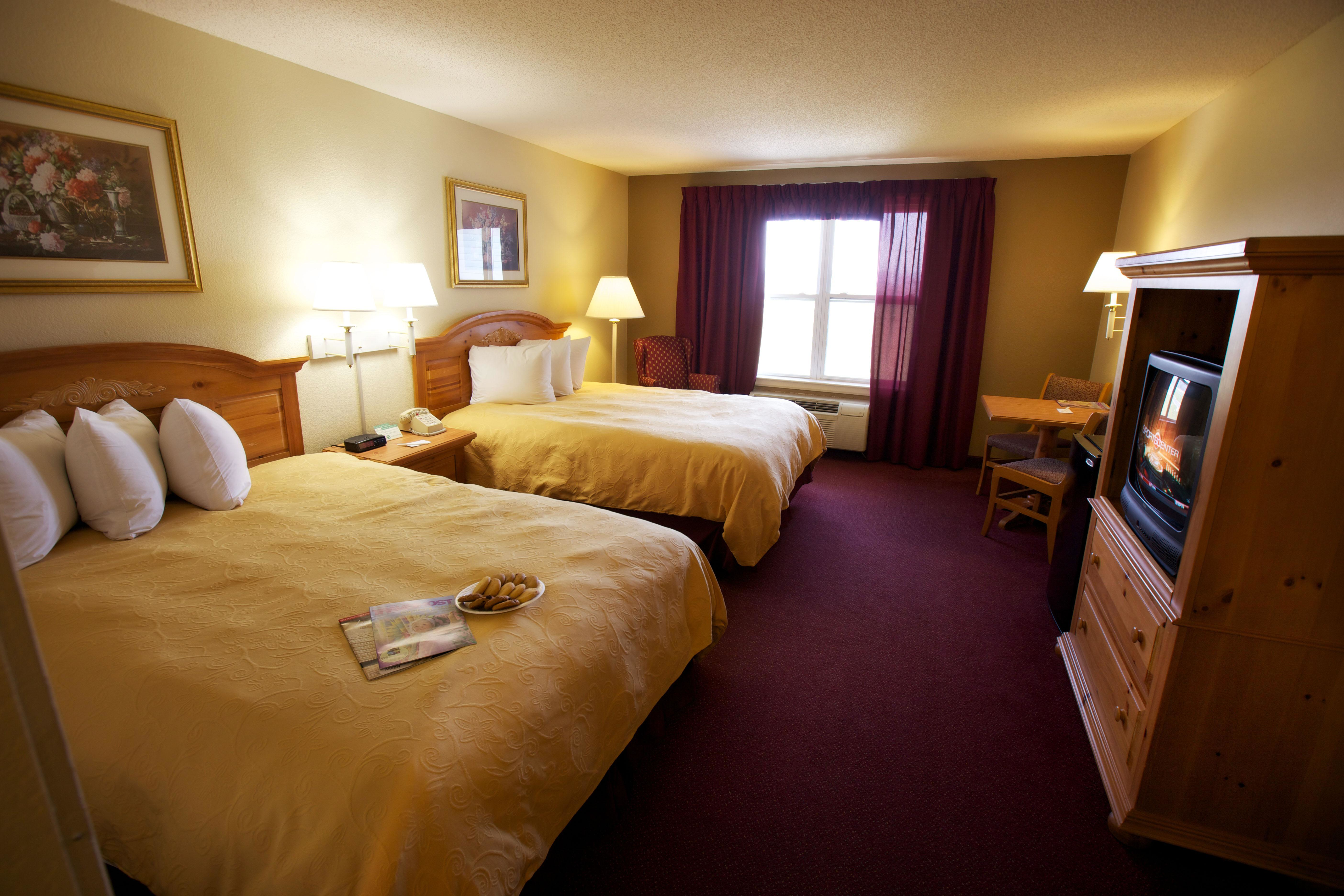 Guest room with 2 queen beds