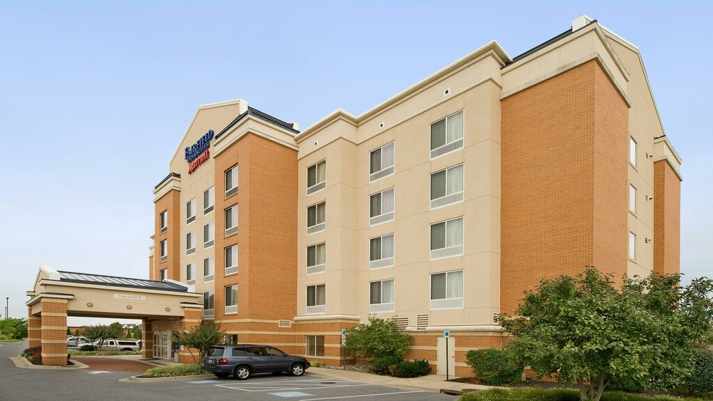 Courtyard By Marriott Newark Liberty International Airport