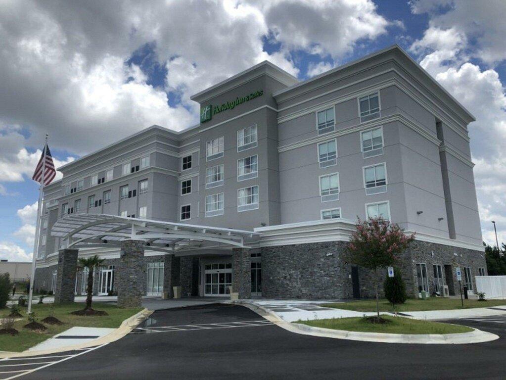 Holiday Inn & Suites Fayetteville W-Fort Bragg Area, an IHG Hotel