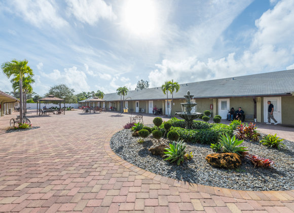 Colonial Assisted Living at Boynton Beach