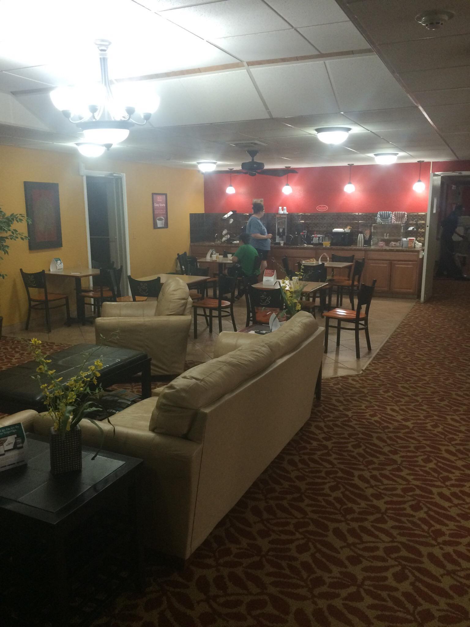 Econo Lodge  Inn & Suites