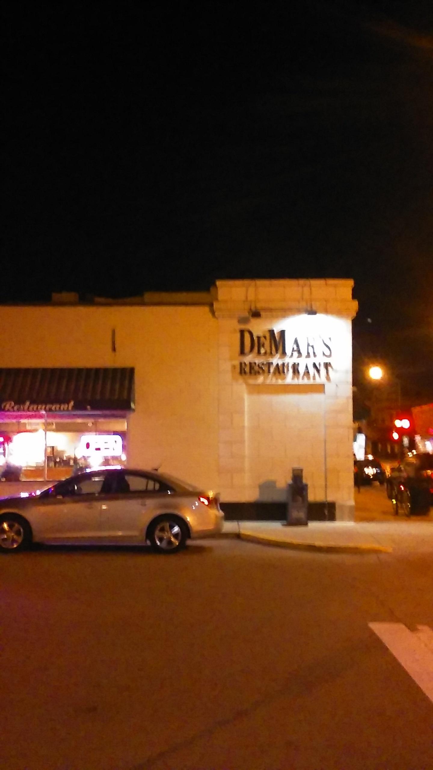 De Mar's Family Restaurant