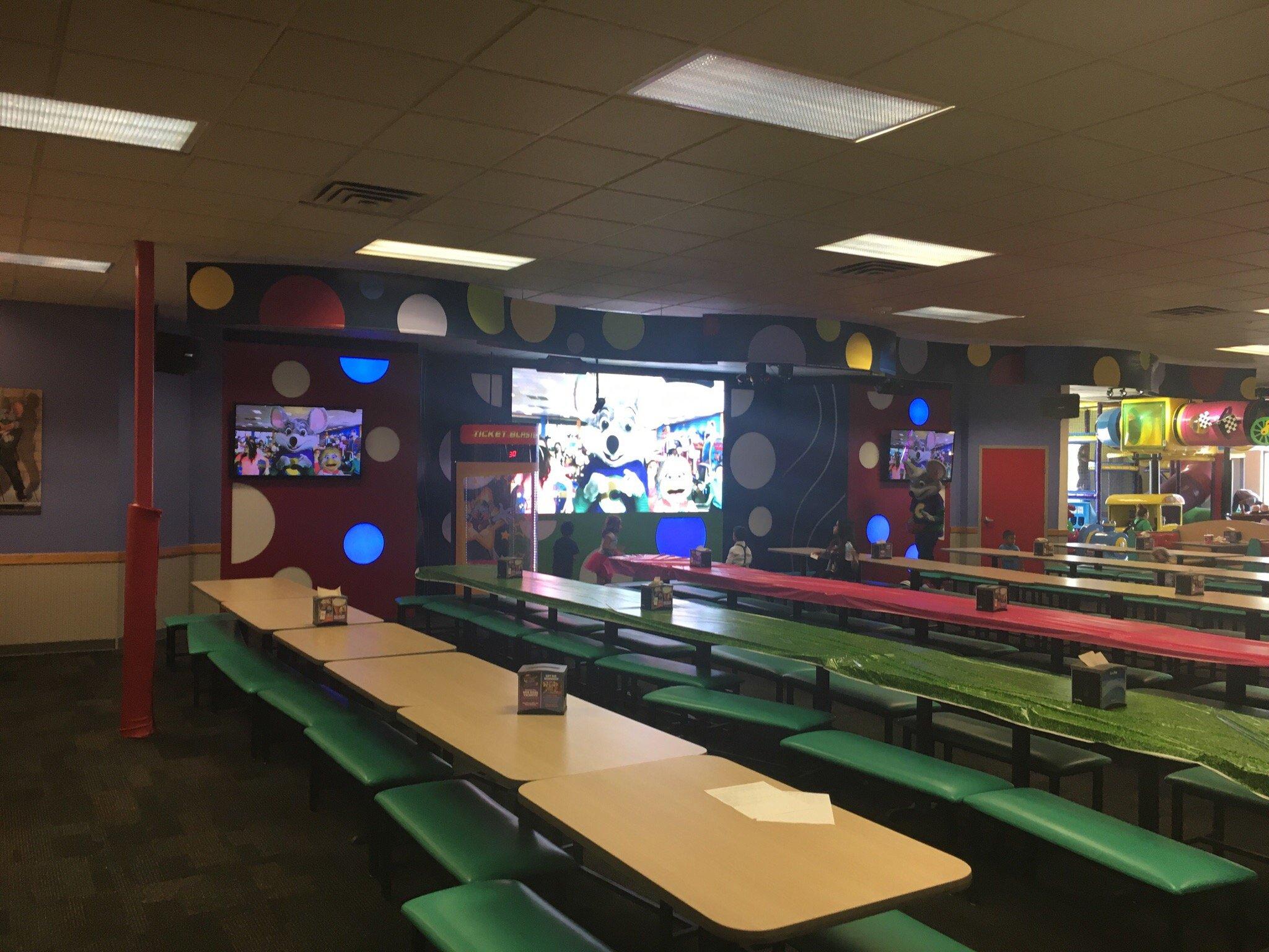 Chuck E Cheese's