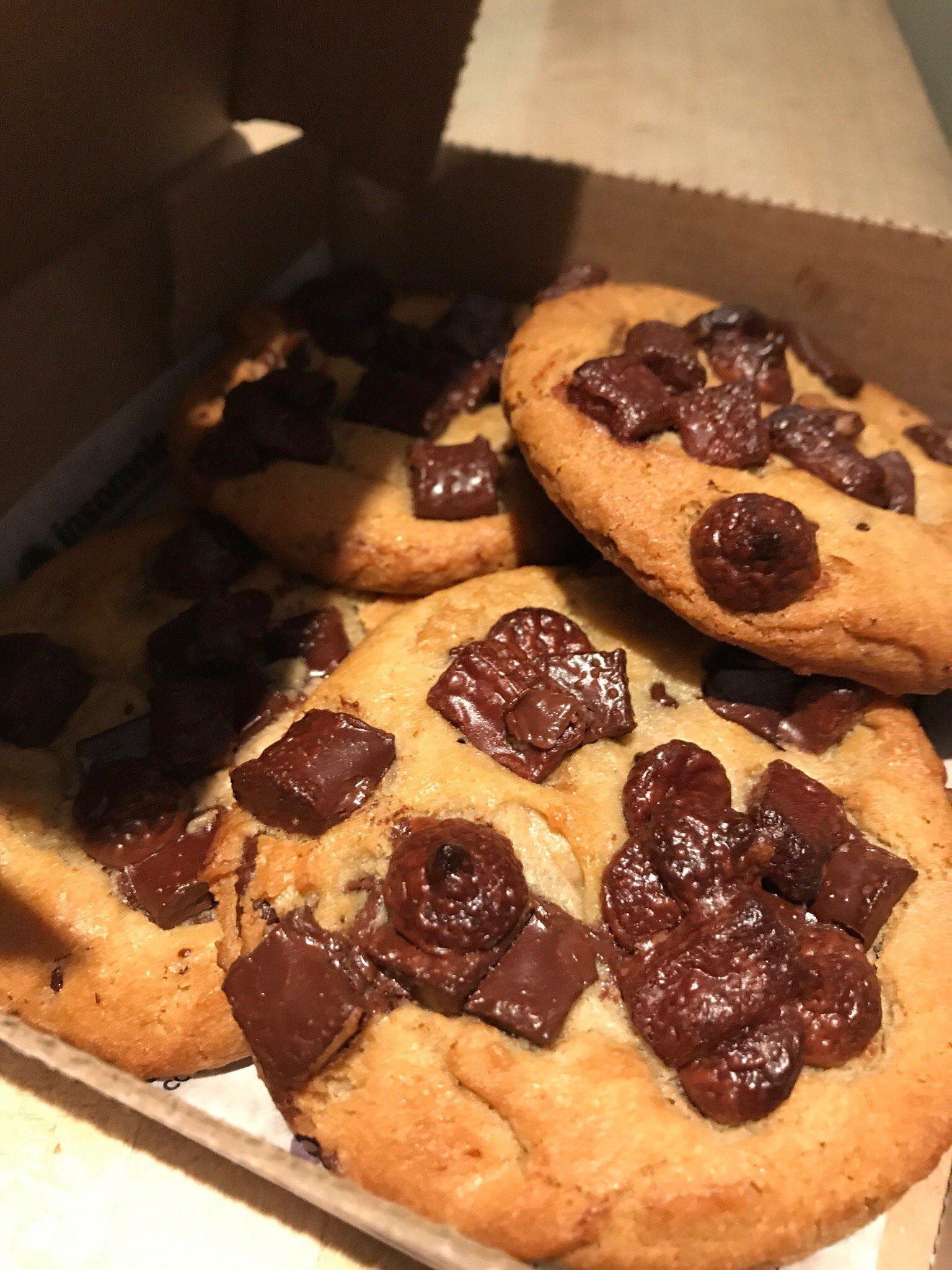 Insomnia Cookies