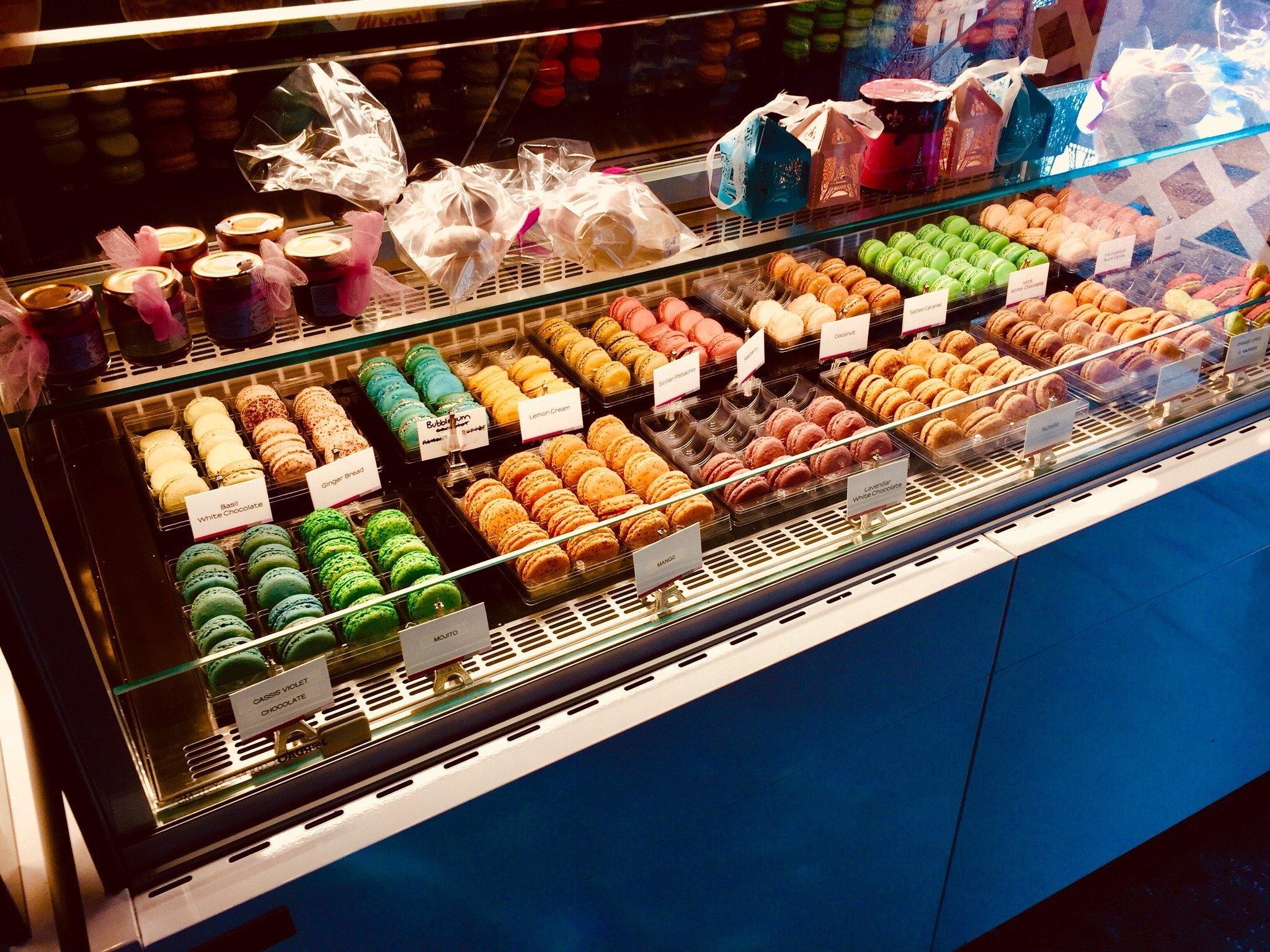 Le Macaron French Pastries