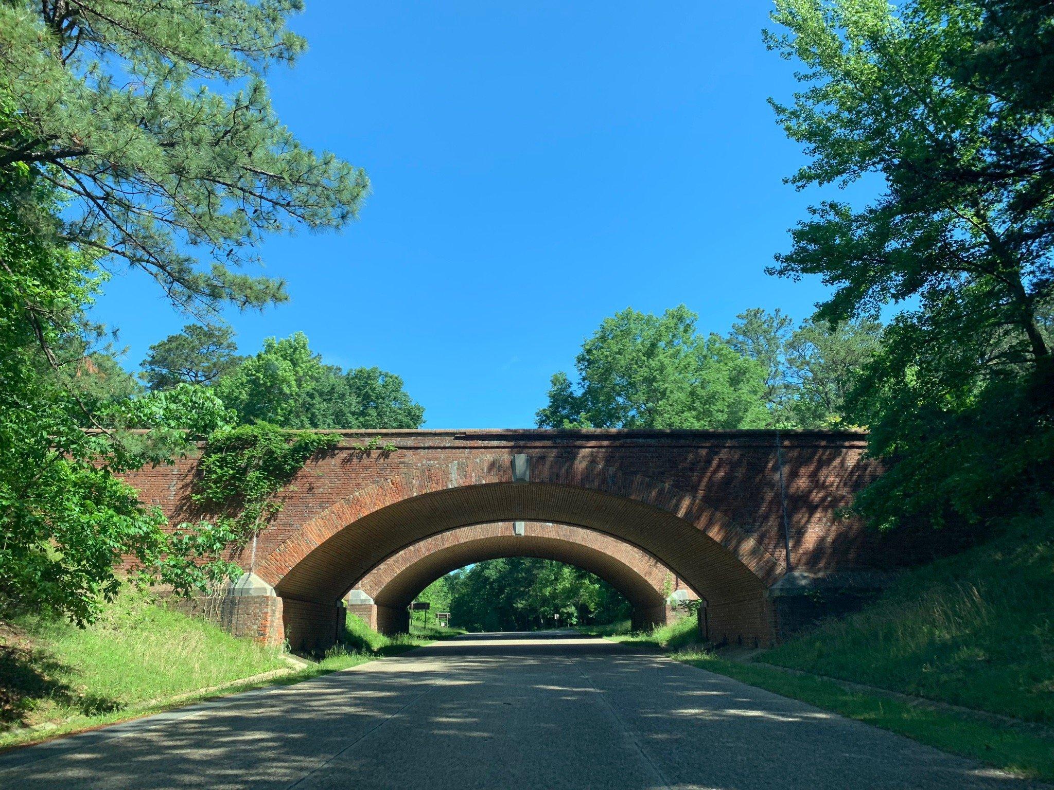 Colonial Parkway