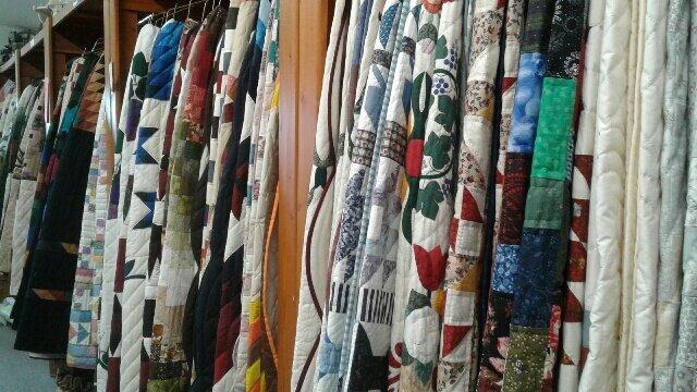 Woodin Wheel Antiques Gifts & Quilts