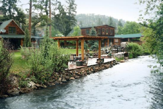 The Cabins At Country Road