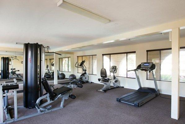 FITNESS ROOM