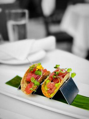 tuna tartare tacos | @whaevaeats