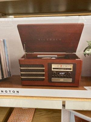 Oh my gosh!!!!!!!! Record players yay!!!!!