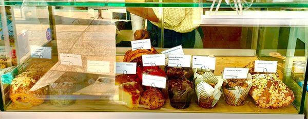 Baked dessert shelf