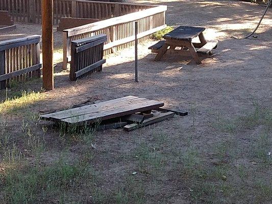 Picnic table