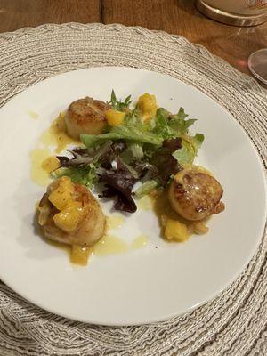 Sautéed Scallops with mango purée