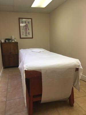 One of the treatment rooms. Pretty clean and comfortable overall!