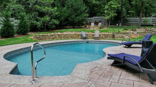 Freeform pool design transitions seamlessly with the natural surroundings.