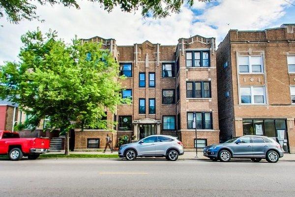 $310,000
 1653 W Foster Avenue #2W 
 Chicago, Illinois 60640
 
 Beds: 2
 Baths: 1
 Square Footage: 1,350