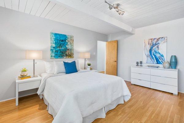 New Eichler listing: Large main bedroom | Erdal Swartz Team | Atria Real Estate | #1experts in Sunnyvale & 1% of Santa Clara county