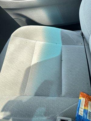 I don't know how they make my cushion so dirty, they might put the mat on it and cause my seat like this. Rocks on it.