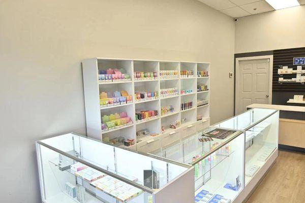 There are a number of products available with different features at the vape shops, but at PuffJoy, you find the products categorized