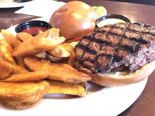 Burger and club fries at the downstairs grill. Fries are waaaay gooood! Cooked and served seconds later fresh. Yesssss!