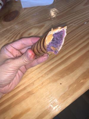 Ube lumpia