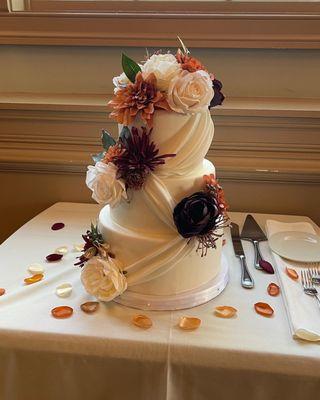 Our gorgeous wedding cake!