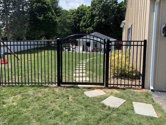 Arched aluminum gate