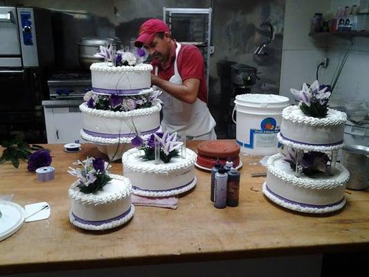 Making a wedding cake