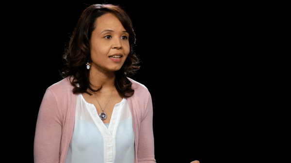 This dark backdrop puts the focus solely on the person speaking.  A strikingly simple approach to your narrative.