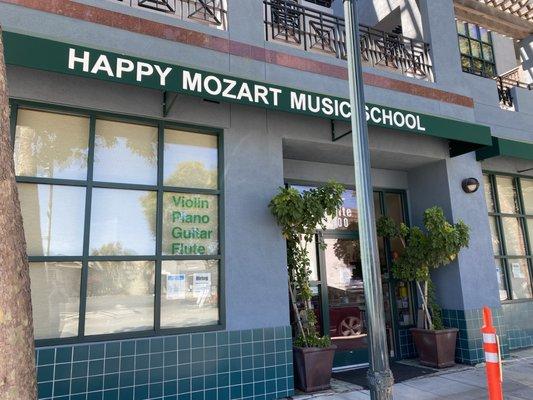 Happy Mozart Music School