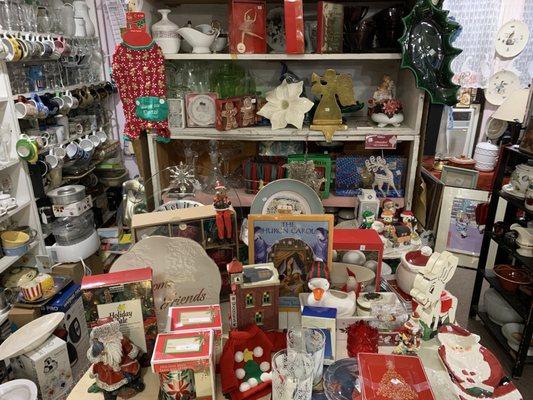 Lots of vintage Christmas and holiday gift items at great prices