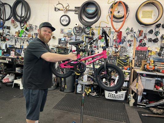 Danny building a 14" Haro Shredder for his very special 3 year old customer, daughter Amelia! She LOVED it!