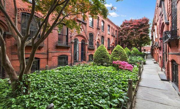 21 Warren Place | Cobble Hill (Sold Listing $1.45M)