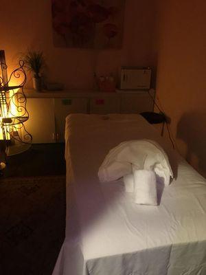 Queen Bee body massage