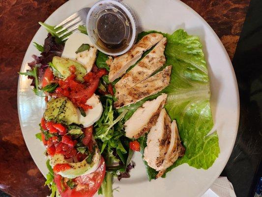 Caprese salad with chicken