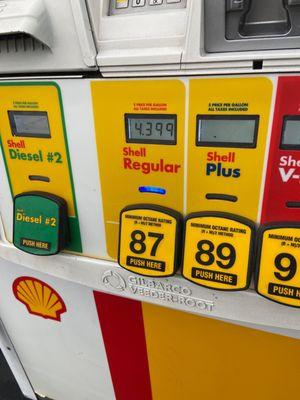 12/22/21 Gas price with Ralphs Rewards ($0.40 off per gallon)