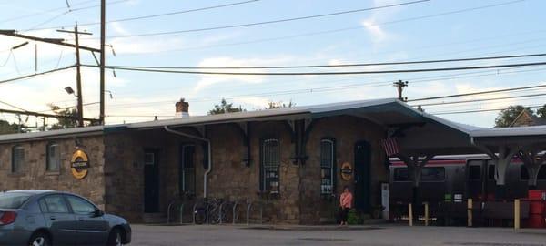 Adorable coffee shop.  EVERY train station should have one!