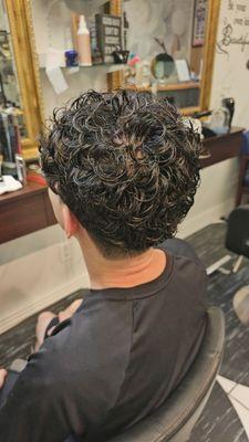 Men's loose perm and haircut