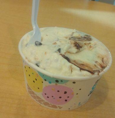 Small sweet cream with Butterfinger, chocolate chips, and chocolate syrup