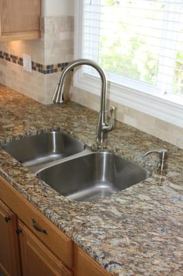 Santa Cecelia & Stainless Steel Sink