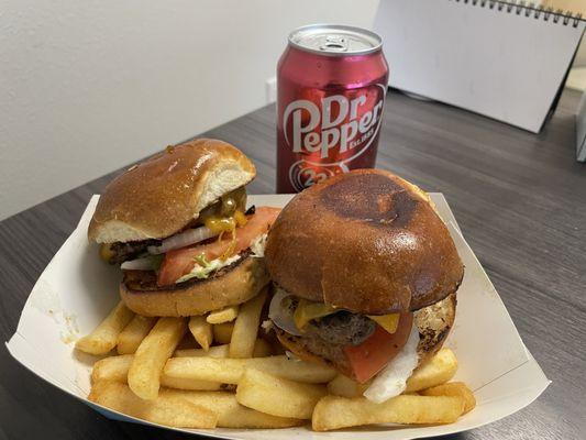 The slider combo meal was great. Tasted so good. Not crazy expensive. Will definitely go to this food truck again!