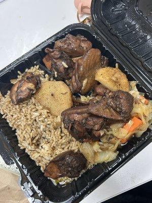 Brown stew chicken with white rice