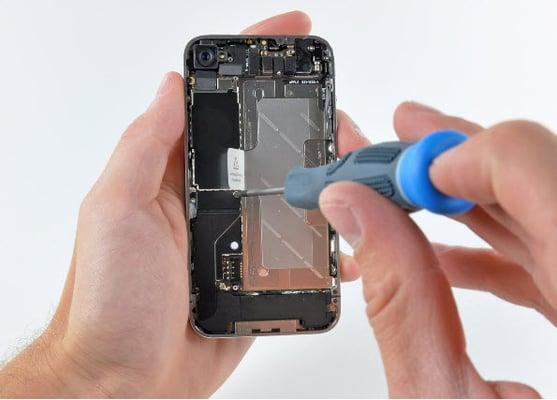 Every wonder what the inside of your iPhone 4 or iPhone 4s looks like? Lets find out!