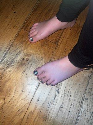 Toes with flowers