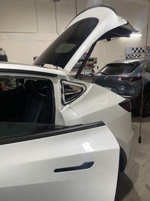 2023 Tesla Y quarter glass replacement